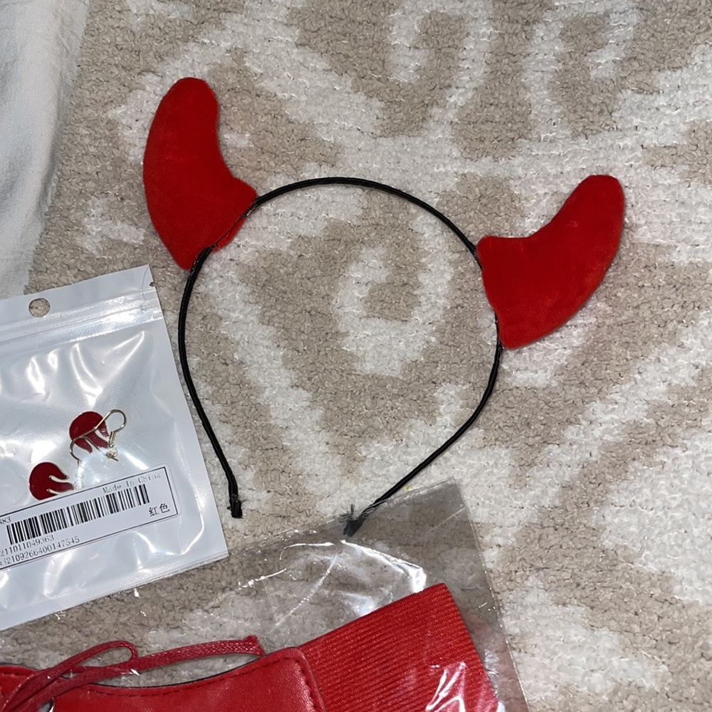 Red/devil stuff - Picture 4 of 6